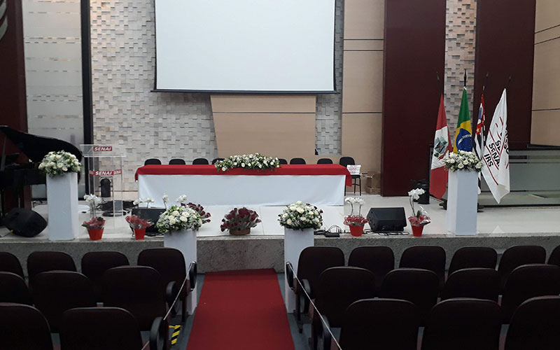Cenário temático para evento produzido por Sissi Silva